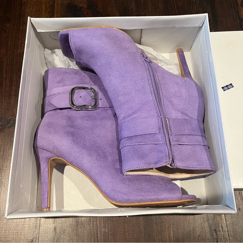 Mata Shoes Calf length bootie in purple side w side zipper size 8
